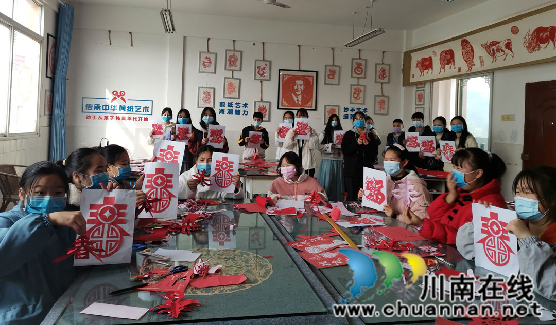 泸县留守娃：剪出春和福 温暖异乡的亲情(图3)