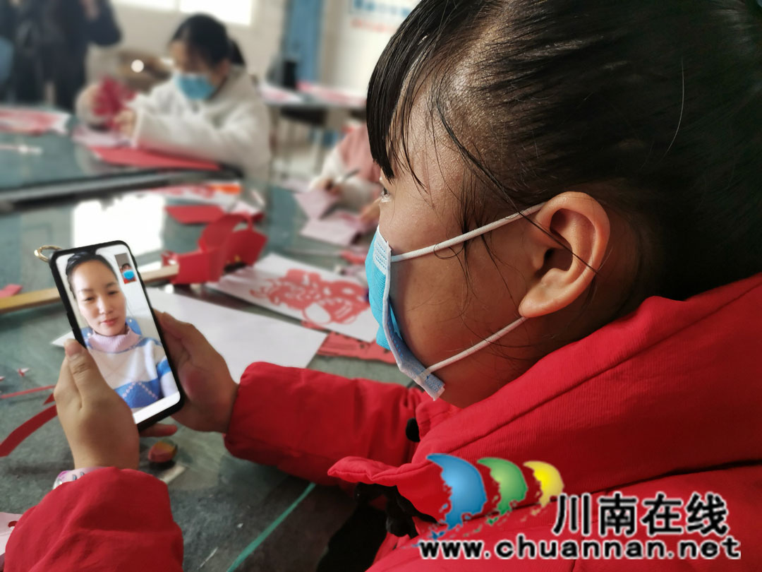 泸县留守娃：剪出春和福 温暖异乡的亲情(图4)
