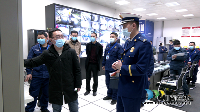 泸州市消防救援支队邀请专家团队开展大型商业综合体消防安全检查(图3)
