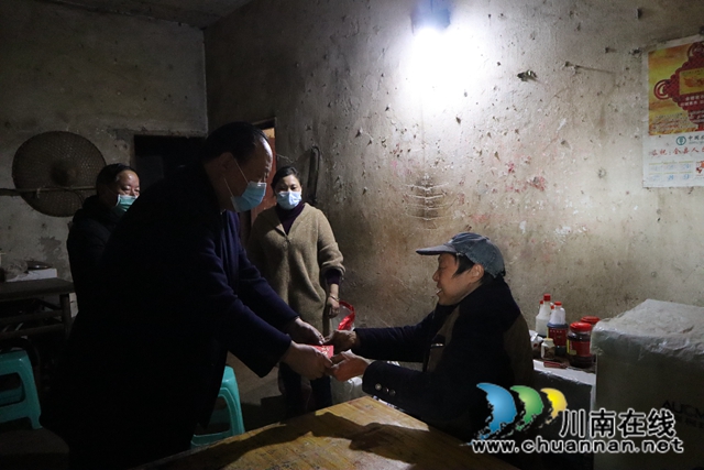 真情回馈家乡，泸县云龙镇组织商会开展节前慰问活动(图2)