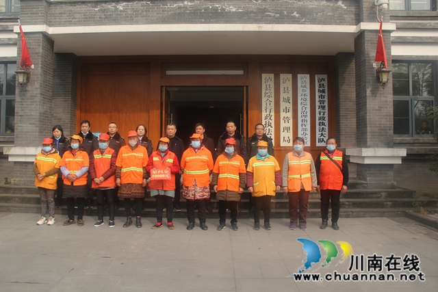 泸县政协主席李镇慰问环卫工人(图3)