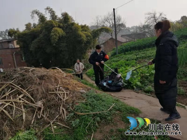 内江经开区靖民镇园田社区：全员行动大扫除，干净卫生过新年(图1)