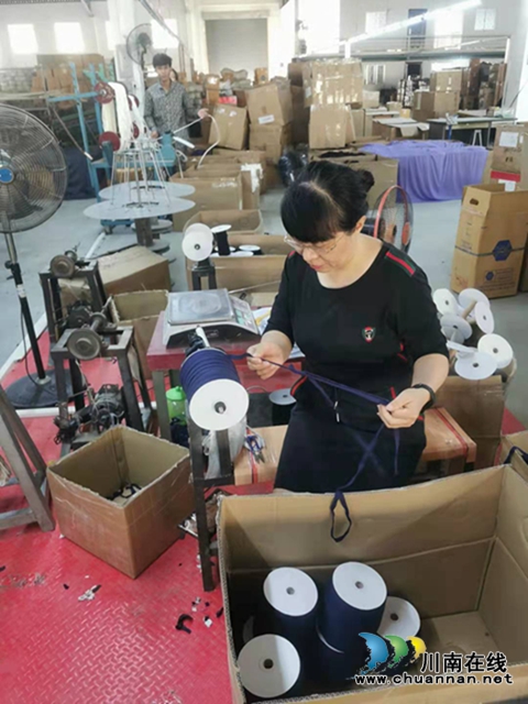 龙马潭区小市街道：就地过年也温馨，守得平安再团圆(图2)