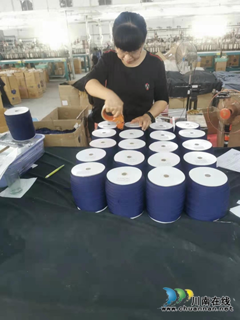 龙马潭区小市街道：就地过年也温馨，守得平安再团圆(图1)