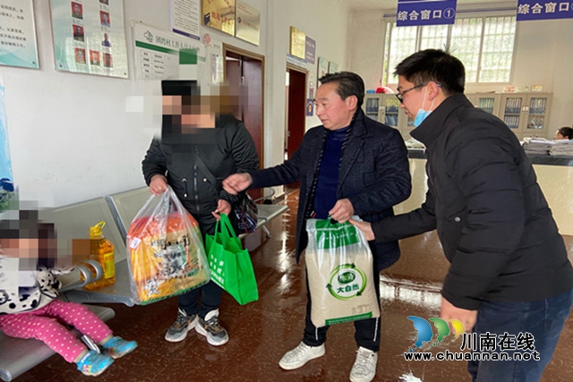 合江县司法局：暖心慰问助改造(图1)