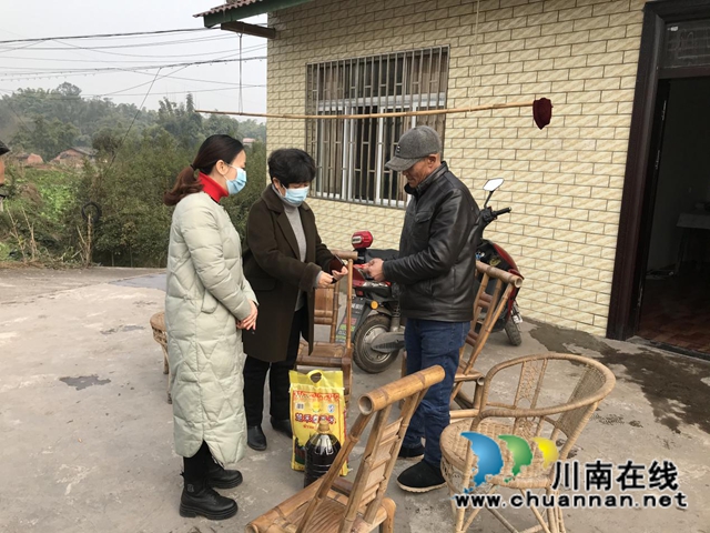 宜宾南溪区长兴镇：新春佳节送关爱，寒冬腊月暖人心(图2)