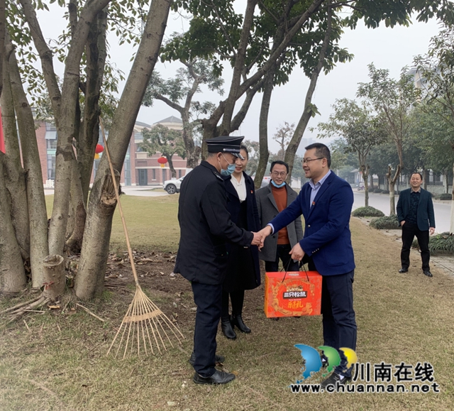 泸县：心系非公党员，节前慰问一家亲(图3)