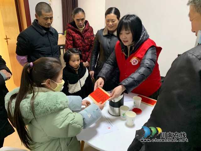 内江经开区靖民镇：情系困难妇女儿童，走访慰问暖人心(图1)
