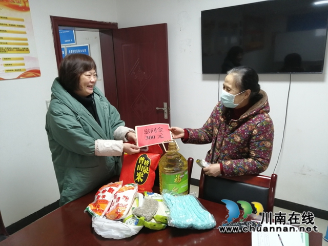 龙马潭区小市街道合道街社区妇联开展暖冬慰问活动(图1)