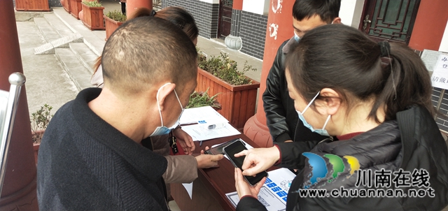 泸县:入镇入村入户开展农民工疫情防控工作督查(图4) 泸县:入镇入村入户开展农民工疫情防控工作督查(图4)