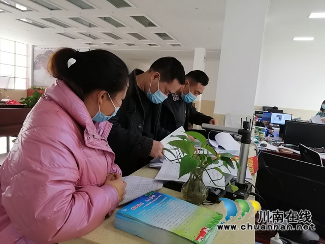 泸县:入镇入村入户开展农民工疫情防控工作督查(图6) 泸县:入镇入村入户开展农民工疫情防控工作督查(图6)