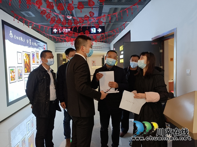 何刚检查龙马潭区红星街道节前疫情防控和安全生产工作(图3)