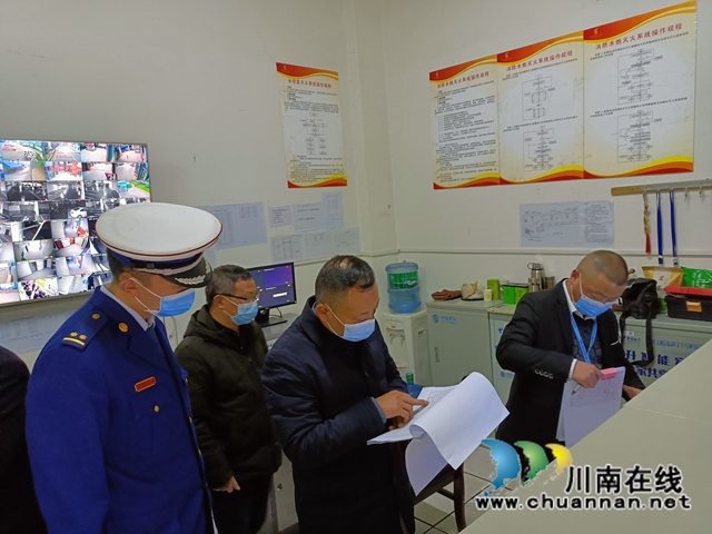 何刚检查龙马潭区红星街道节前疫情防控和安全生产工作(图1)