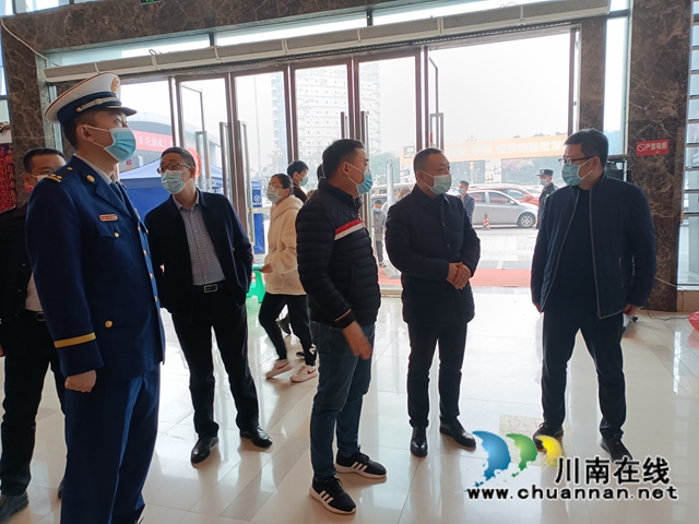 何刚检查龙马潭区红星街道节前疫情防控和安全生产工作(图5)