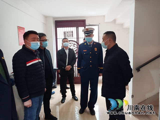 何刚检查龙马潭区红星街道节前疫情防控和安全生产工作(图6)