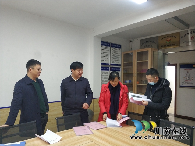 江阳区华阳街道：强化巡查频次，全力迎接铁路护路督查(图1)