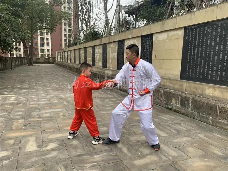 上阵父子兵！内江市威远父子俩为这项非遗项目强强联手(图4)