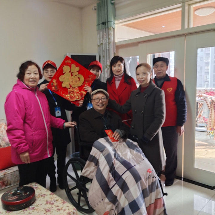 泸州每家乐物业管理公司党支部慰问看望小区老党员(图2)