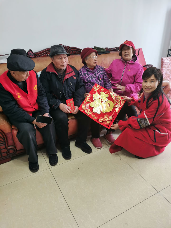 泸州每家乐物业管理公司党支部慰问看望小区老党员(图4)