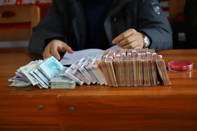 现场发放20多万现金！宜宾这些村民都领到了！(图2)