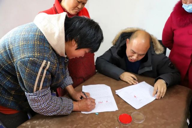 现场发放20多万现金！宜宾这些村民都领到了！(图3)