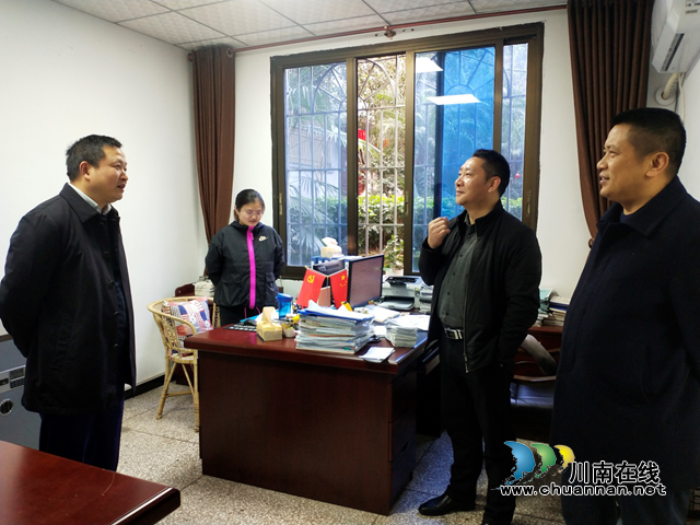 节后上班第一天，郑盛文到合江县总工会检查指导工作(图1)