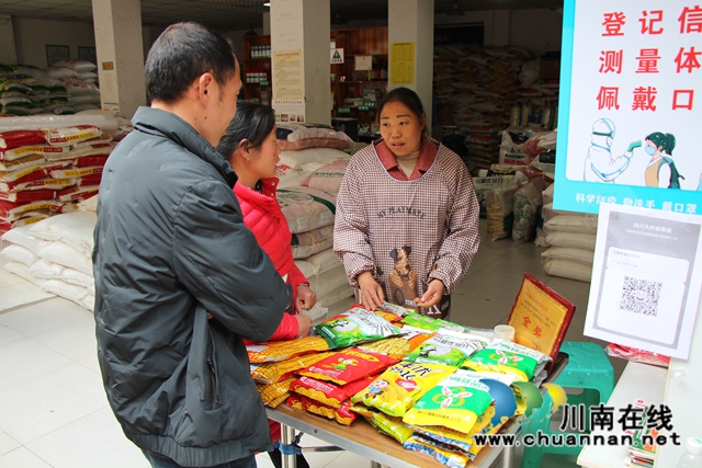 泸县“流动供销社”把农资供应到户保春耕(图2)