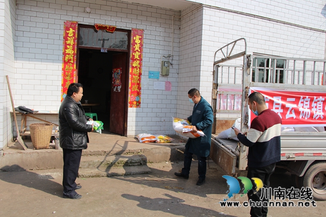 泸县“流动供销社”把农资供应到户保春耕(图5)