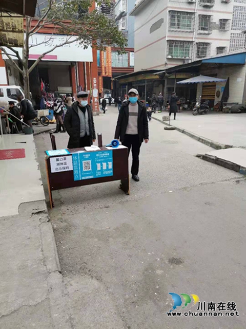 规范赶集环境 全力疫情防控！泸县云龙镇综合执法队伍在行动(图1)