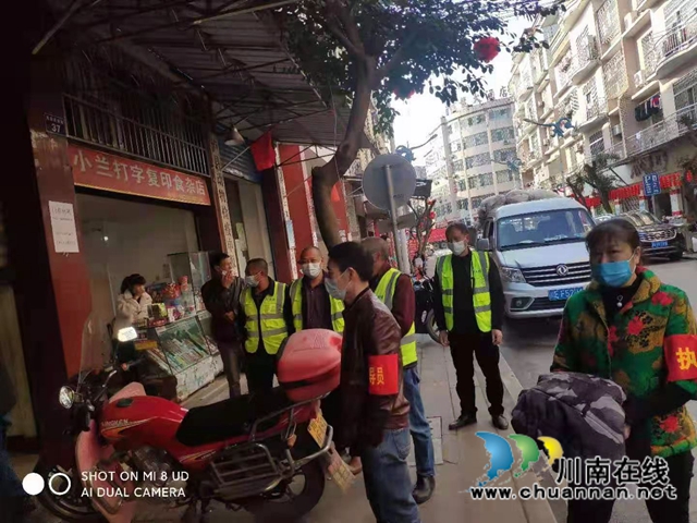 规范赶集环境 全力疫情防控！泸县云龙镇综合执法队伍在行动(图4)