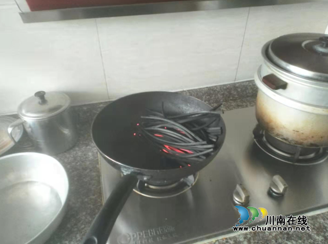 内江经开区交通镇交通社区加强家庭用火安全宣传(图1)