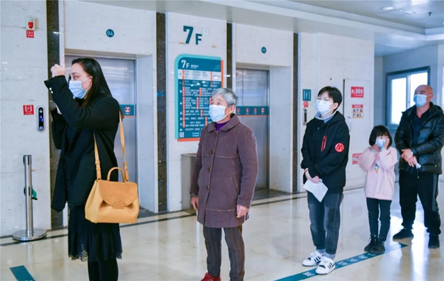 节后首日，西南医大附院门诊量近1.1万人次(图10)