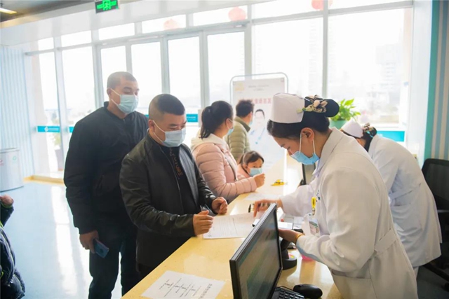 节后首日，西南医大附院门诊量近1.1万人次(图6)