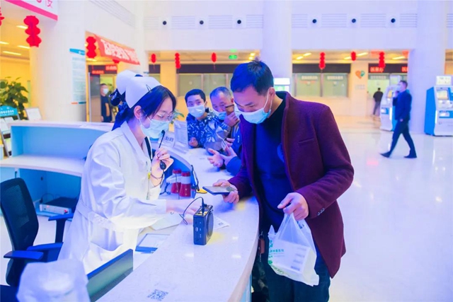 节后首日，西南医大附院门诊量近1.1万人次(图4)