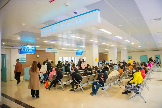 节后首日，西南医大附院门诊量近1.1万人次(图8)