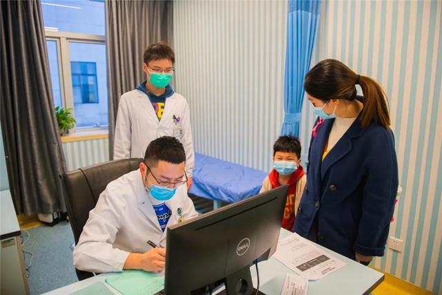 节后首日，西南医大附院门诊量近1.1万人次(图11)