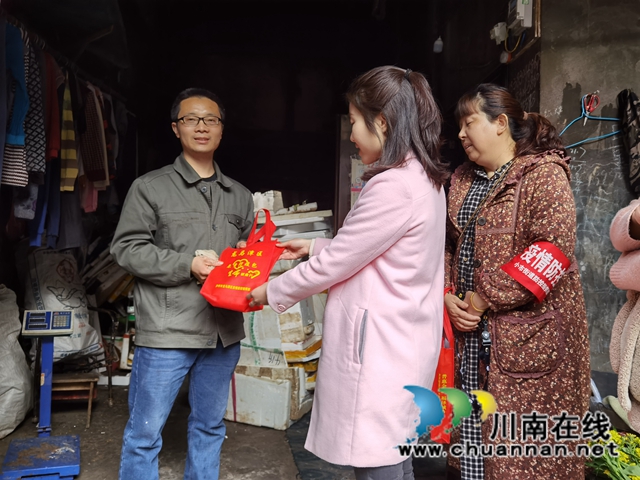 龙马潭区小市街道开展春节“就地过年”走访慰问(图1)