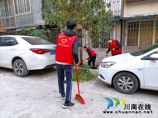 龙马潭区红星街道长桥社区开展“清理家园我出力”志愿服务活动(图2) 龙马潭区红星街道长桥社区开展“清理家园我出力”志愿服务活动(图2)