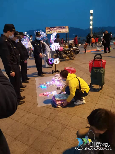 合江:荔城元宵夜,做好“守夜人”(图2) 合江:荔城元宵夜,做好“守夜人”(图2)