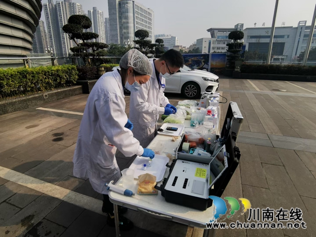 泸州市市场监管局三举措做好“两会”食品安全保障工作(图2)