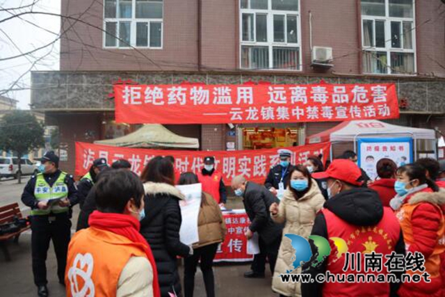 泸县云龙镇联合开展禁毒宣传“七进”活动(图2)