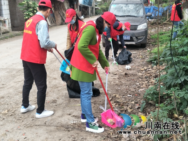 龙马潭区红星街道春晖社区:“双报到”党员志愿服务活动(图1) 龙马潭区红星街道春晖社区:“双报到”党员志愿服务活动(图1)