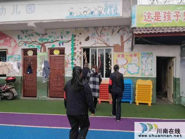 内江市经开区靖民镇派出所:守护祖国花朵,站好开学“护学岗”(图2) 内江市经开区靖民镇派出所:守护祖国花朵,站好开学“护学岗”(图2)