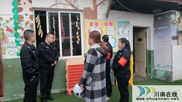 内江市经开区靖民镇派出所:守护祖国花朵,站好开学“护学岗”(图3) 内江市经开区靖民镇派出所:守护祖国花朵,站好开学“护学岗”(图3)