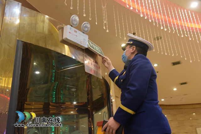 泸州消防开展“元宵节”消防安全夜查(图1)