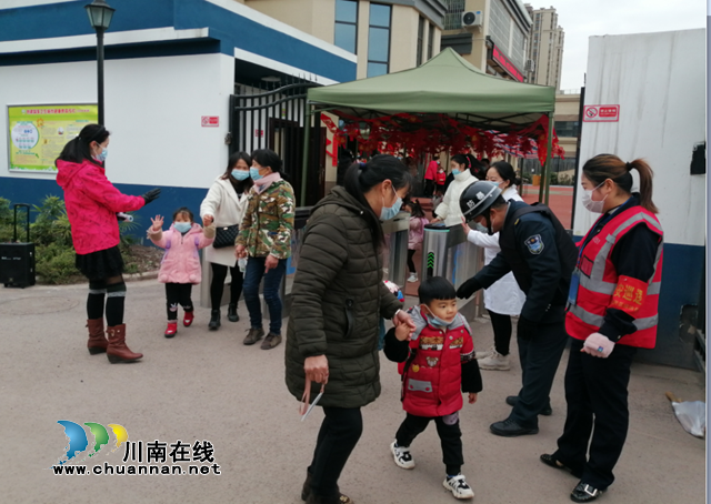 内江经开区交通派出所：又到开学季，“保驾护航”忙不停(图1)