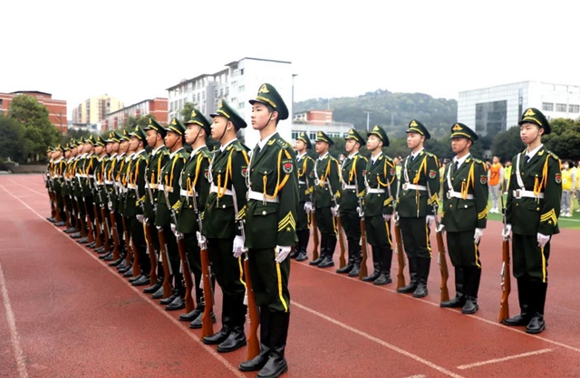 泸二外开学季，这家民营医院这样“蹭热点”好吗？(图1)