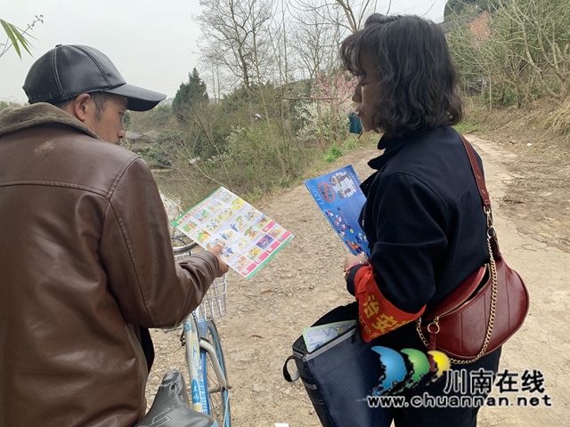 内江经开区靖民镇凉风社区：消防安全，格格当起知识宣传员(图2)