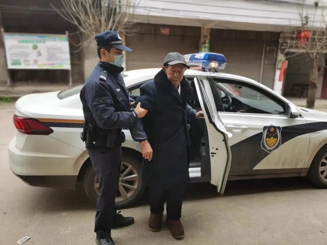 江安四面山一独居老人1天未出门，敲门无回应！警方破门而入发现……(图3)