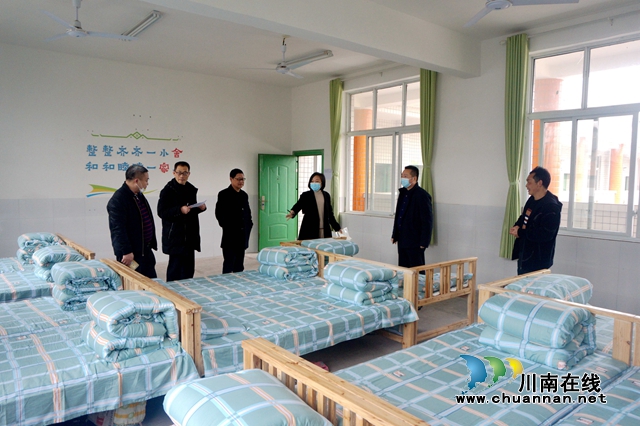 叙永县教育和体育局到龙凤中心校视察学校开学工作(图1)